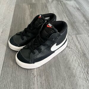 Nike Kids Black and White Sneakers